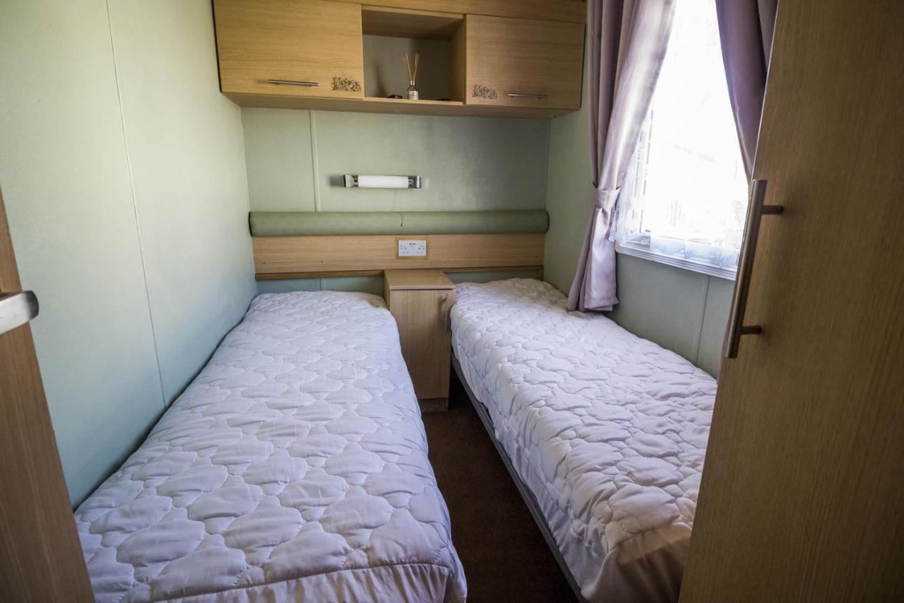 Lovely Caravan With Wifi At Broadland Sands In Suffolk Ref 20035Bs 호텔 Hopton on Sea 외부 사진