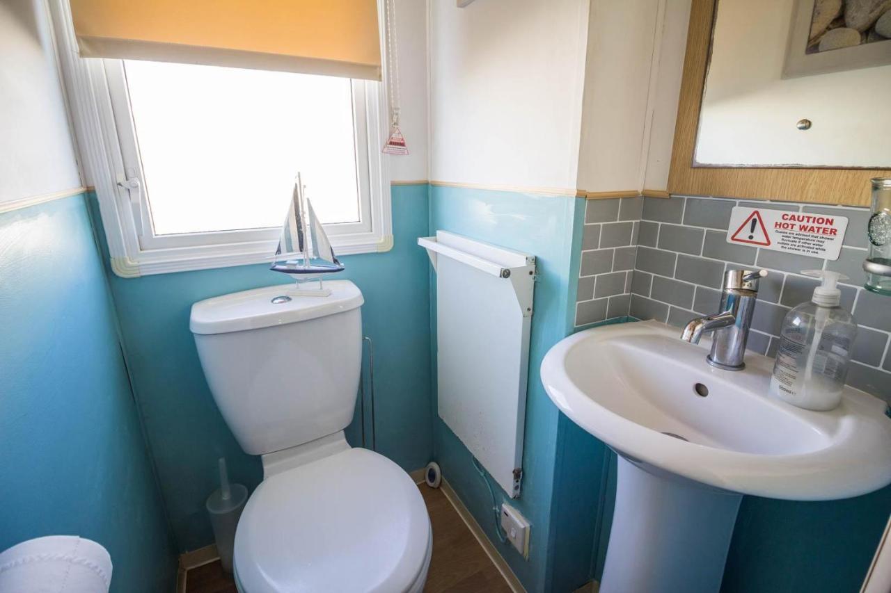 Lovely Caravan With Wifi At Broadland Sands In Suffolk Ref 20035Bs 호텔 Hopton on Sea 외부 사진