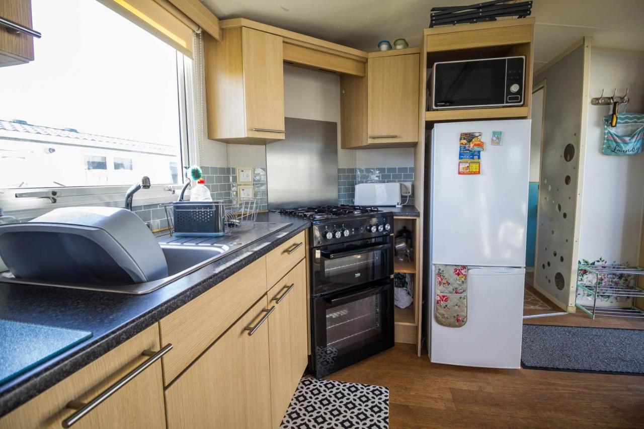 Lovely Caravan With Wifi At Broadland Sands In Suffolk Ref 20035Bs 호텔 Hopton on Sea 외부 사진
