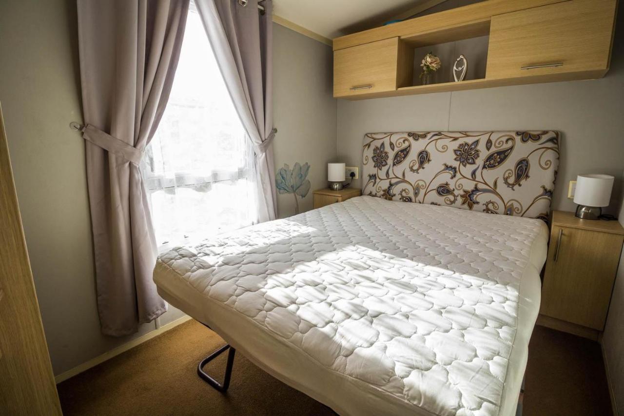 Lovely Caravan With Wifi At Broadland Sands In Suffolk Ref 20035Bs 호텔 Hopton on Sea 외부 사진