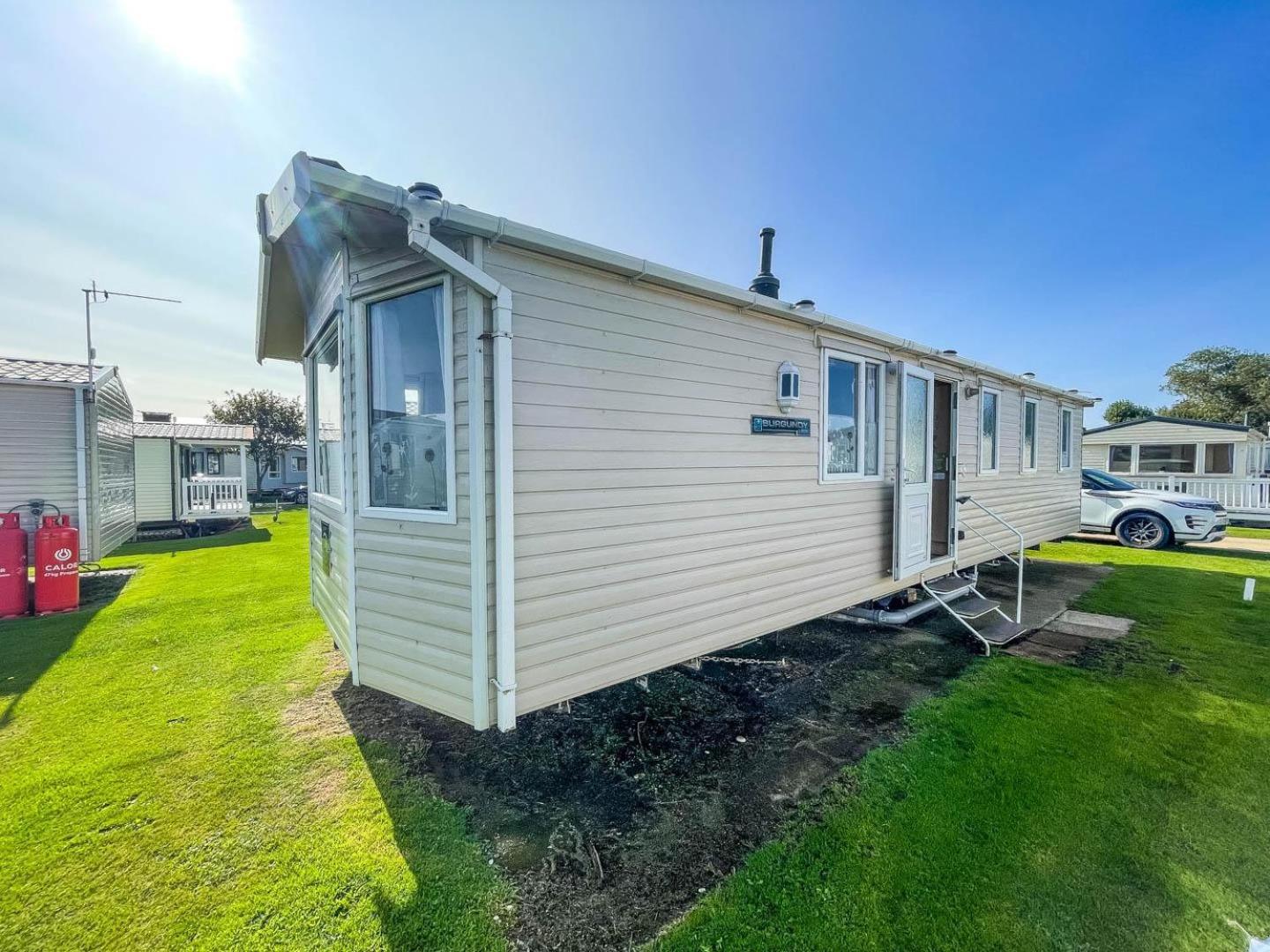 Lovely Caravan With Wifi At Broadland Sands In Suffolk Ref 20035Bs 호텔 Hopton on Sea 외부 사진